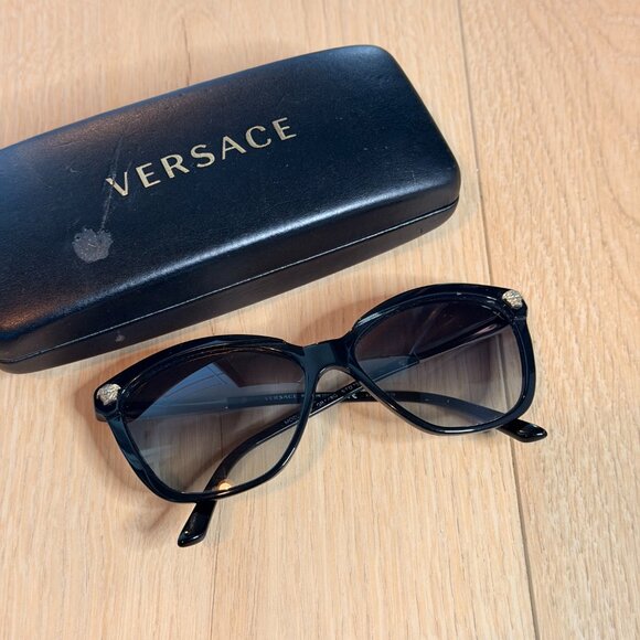 Versace Medusa Cat-eye Sunglasses - Picture 5 of 5